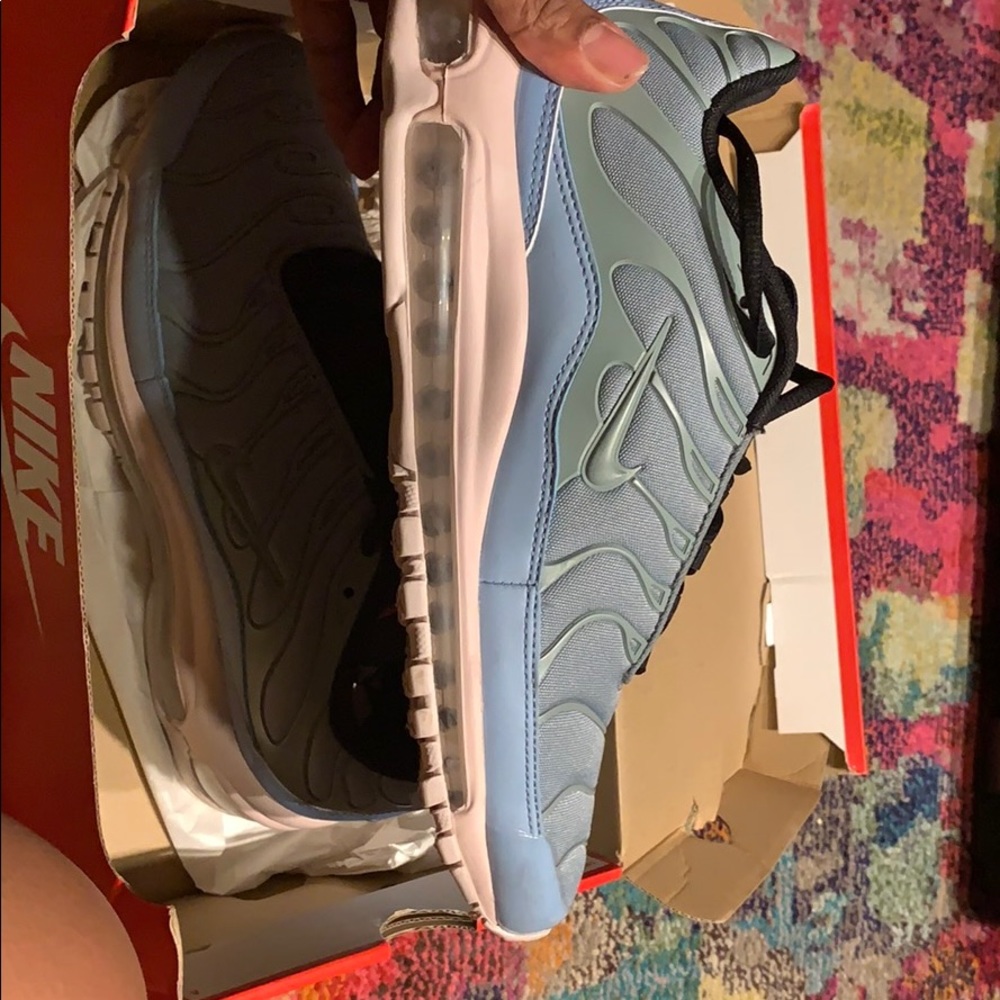 Nike - Picture 2 of 5